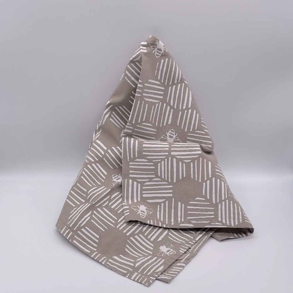 PRIMITIVE BY KATHY BEE DISH TOWEL